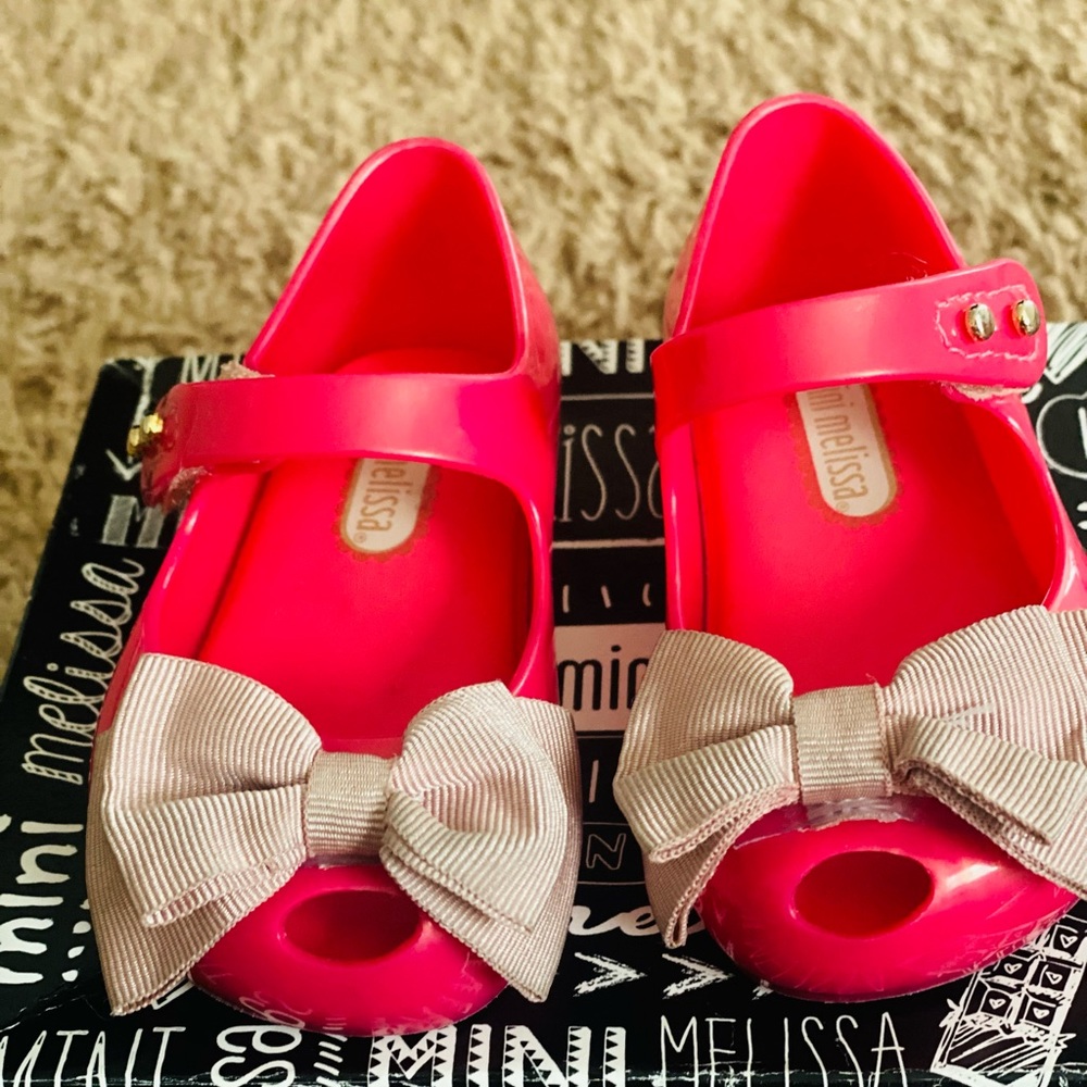 Mini Melissa Bow Pink Lemonade Size 5, Comes With Box and Shoe Bag.